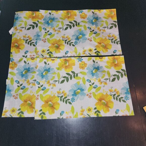 New with Tags Fabric Floral Placemats 11" x 17" 100% Polyester - Picture 1 of 7